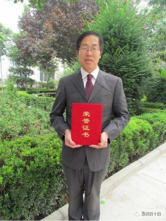 西安市四十四中五位教师荣获“卓越型”“骨干型”教师荣誉称号(图1)