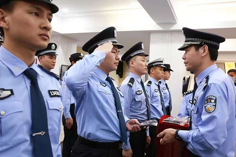 传承峥嵘岁月荣光！瑞安公安举行建局73周年暨人民警察职业荣誉仪式(图4)