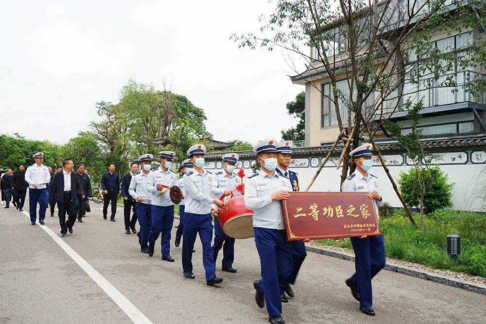 骄傲！大理好男儿荣立个人“二等功”，荣誉送到家(图1)