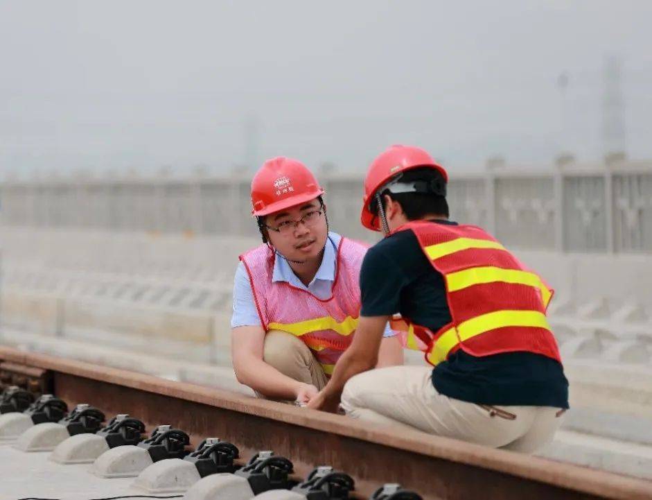 铁建青年荣获“全国向上向善好青年”称号(图1)