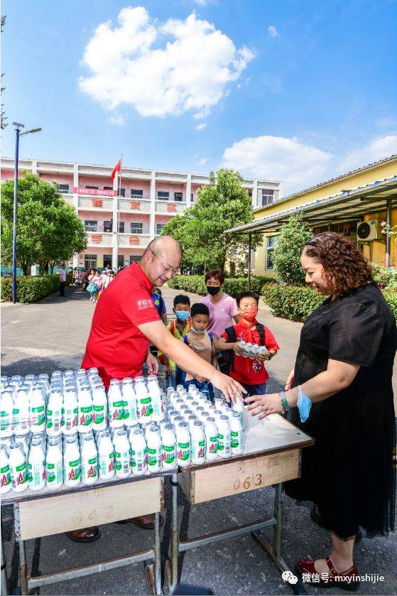 河南梦祥纯银制品有限公司总经理李梦凡荣获“第七届新密市道德模范”荣誉称号(图9)