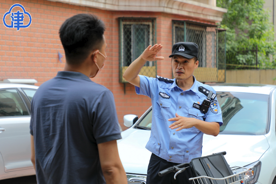 这位荣获全国“人民满意的公务员”称号的警长，有何过人之处？(图6)